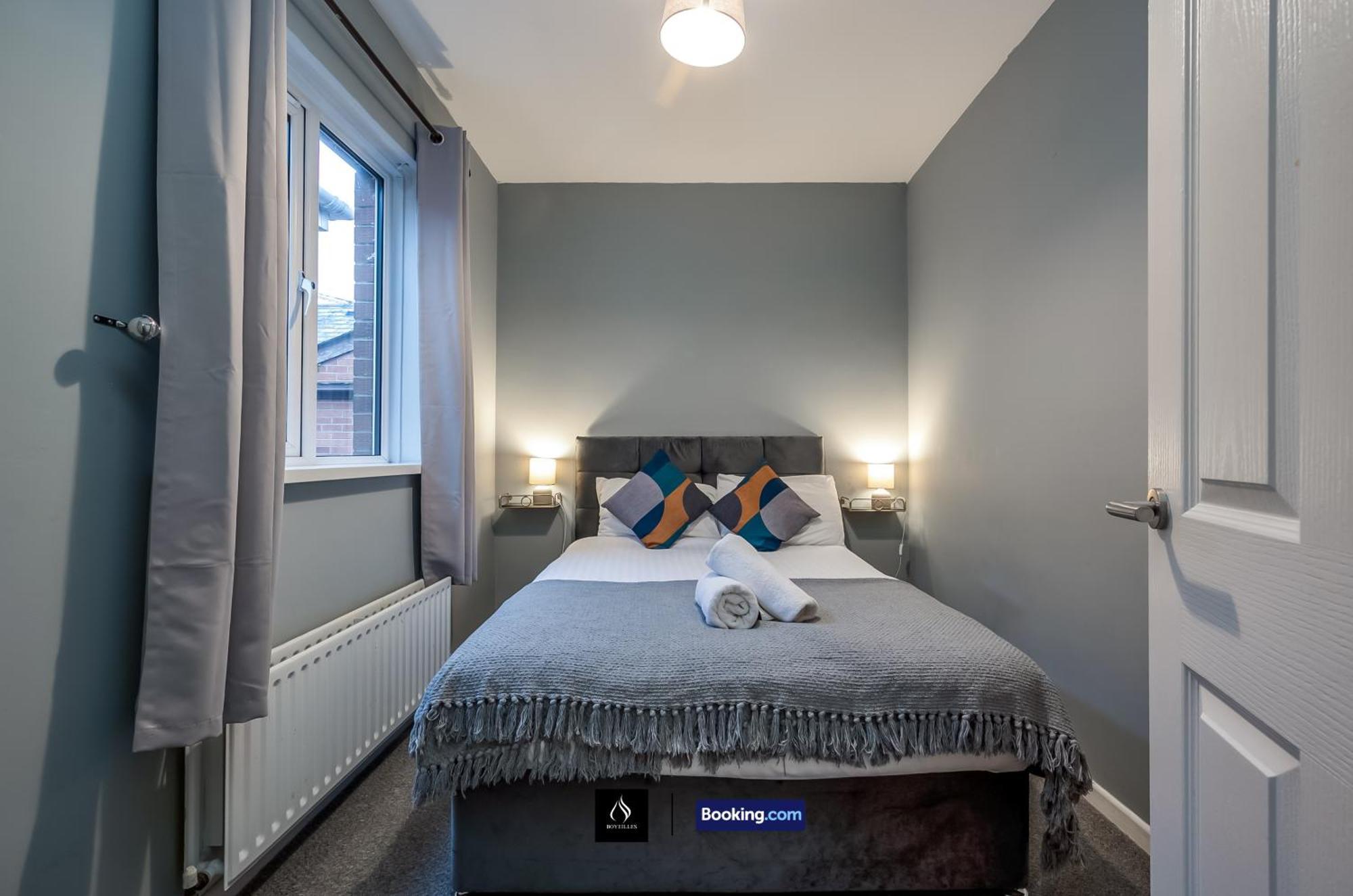 2 Bedrooms House By Boyeilles Apartments Short Lets & Serviced Accommodation Belfast With Free Wifi